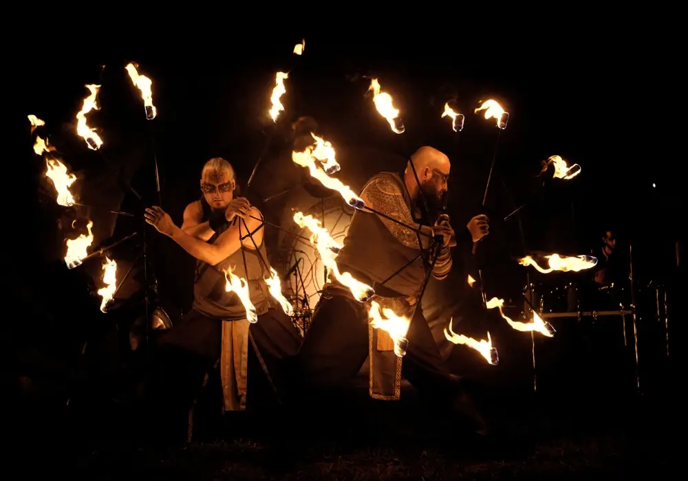 artistes spectacle Arcanes théâtre de rue