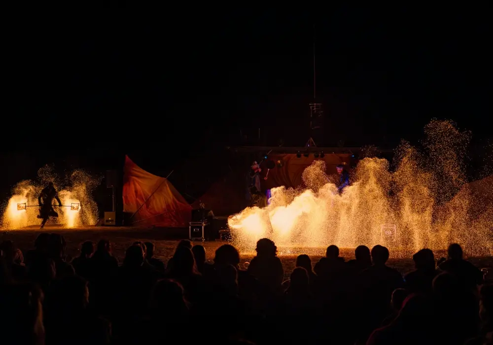 spectacle Fury avec effets pyrotechniques