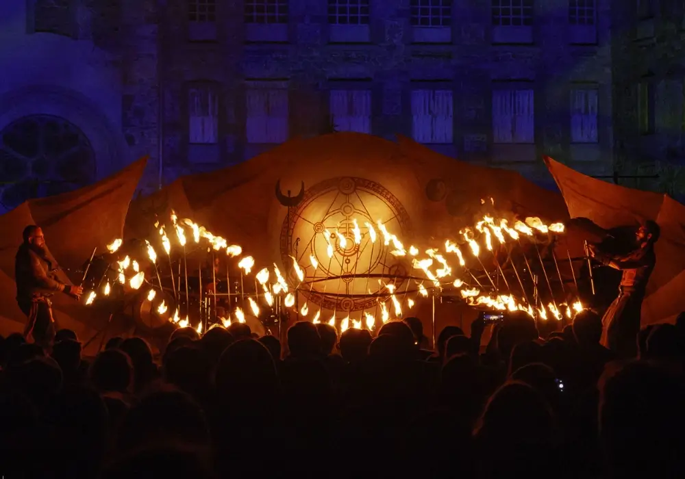 spectacle de feu Arcanes compagnie Zoolians