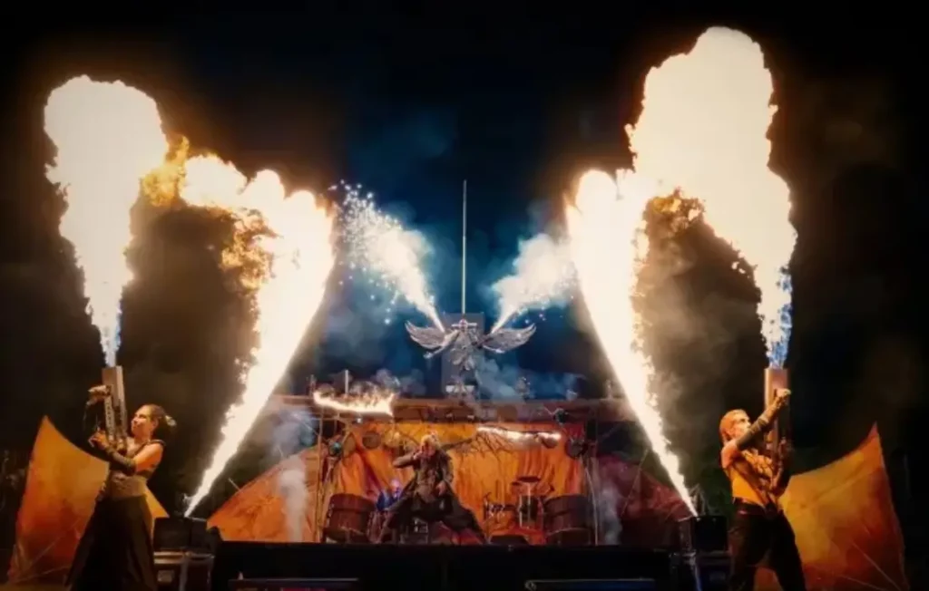 Spectacle de musique et feu, lance flamme